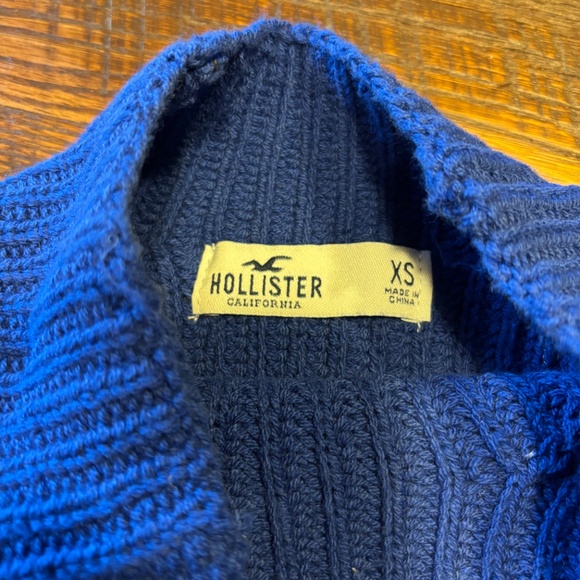 Hollister Cropped Sweater - XS - Royal Blue - like new! - Picture 5 of 7